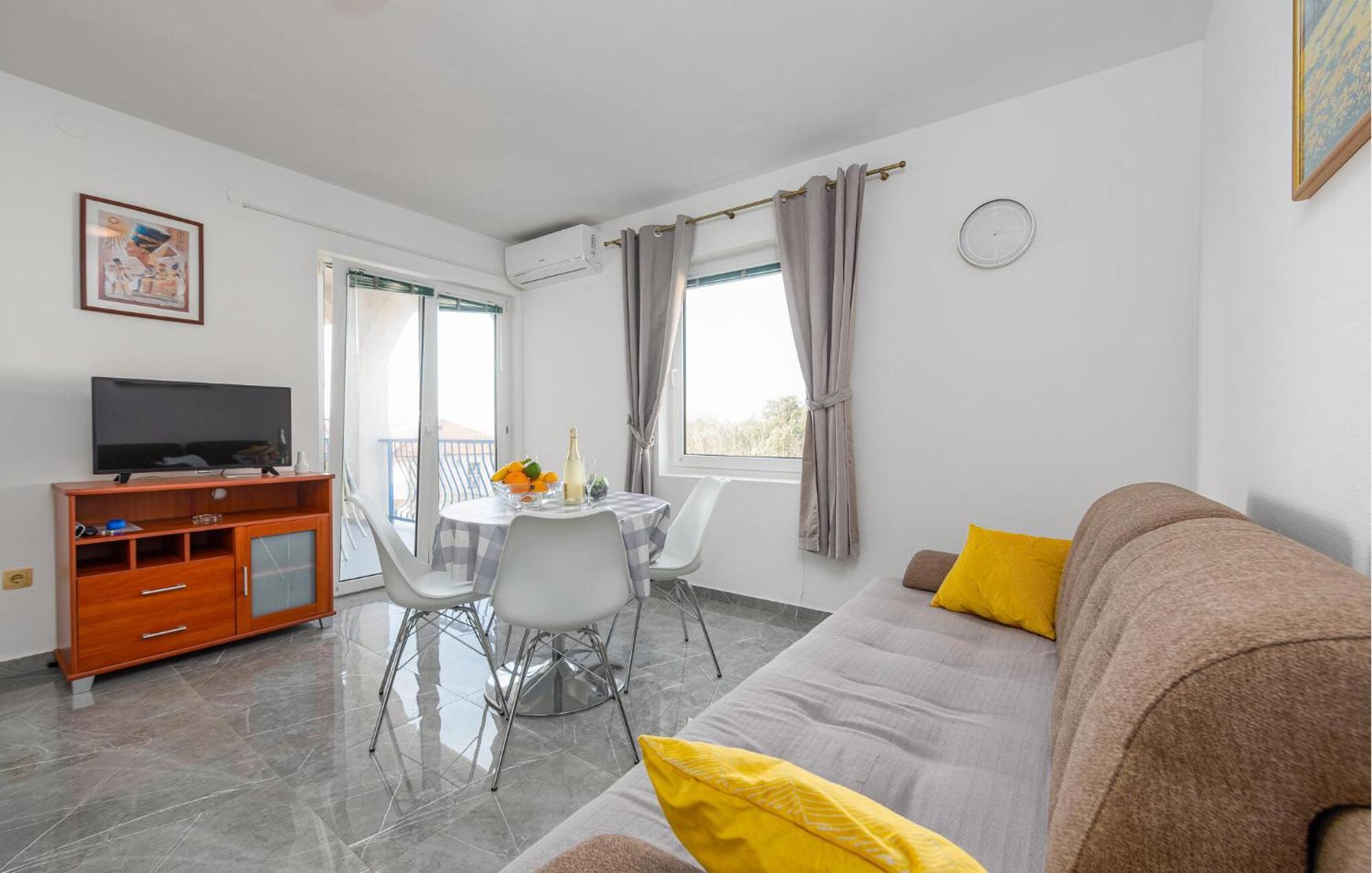 Amazing Apartment In Pakostane Bagian luar foto